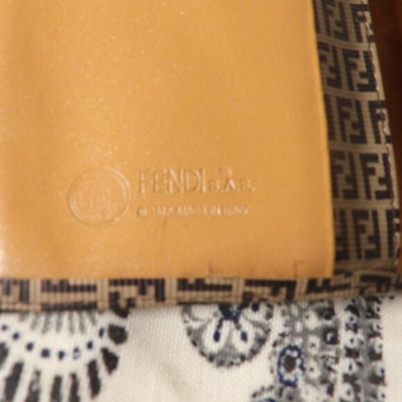 Fendi Logo Wallet - Picture 6 of 6